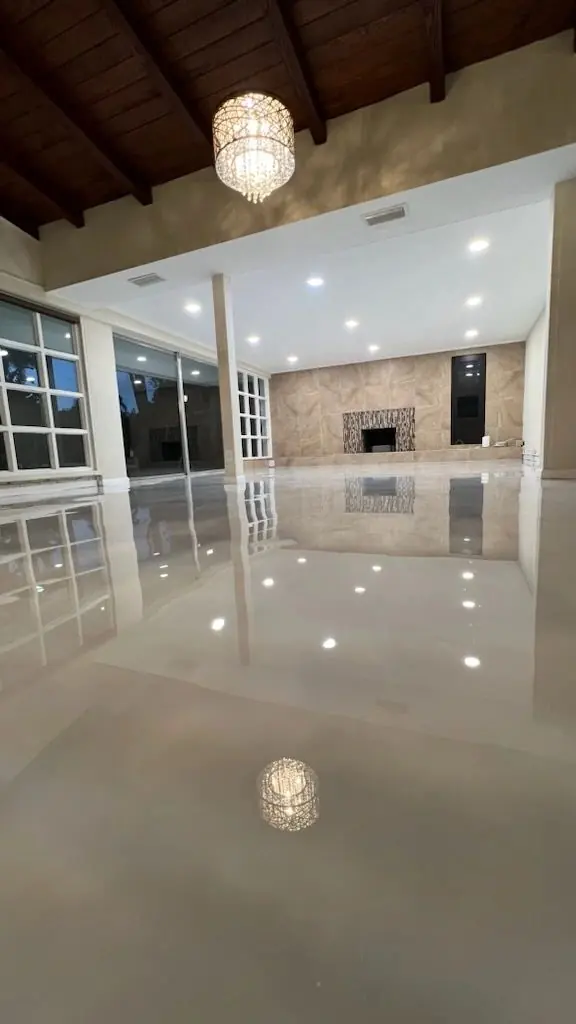 Metallic floor in a great room